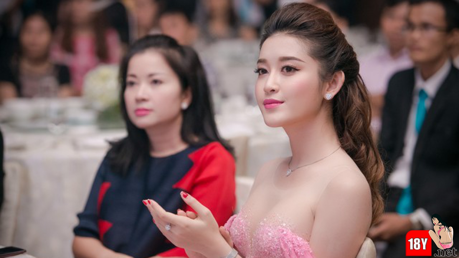 Bà gì ghẻ nứng lồn Phần 1